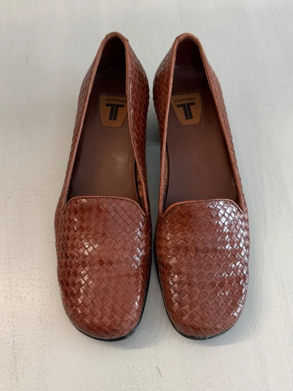 Trotters Liz Women's Brown Woven Rounded Toe Loafers with Rubber Heel Size 7 GUC